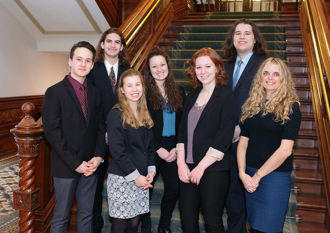 Forum étudiant : Le Cégep à Joliette reçoit une plaque pour souligner sa 25e participation et une enseignante reçoit la Médaille de l’Assemblée nationale 