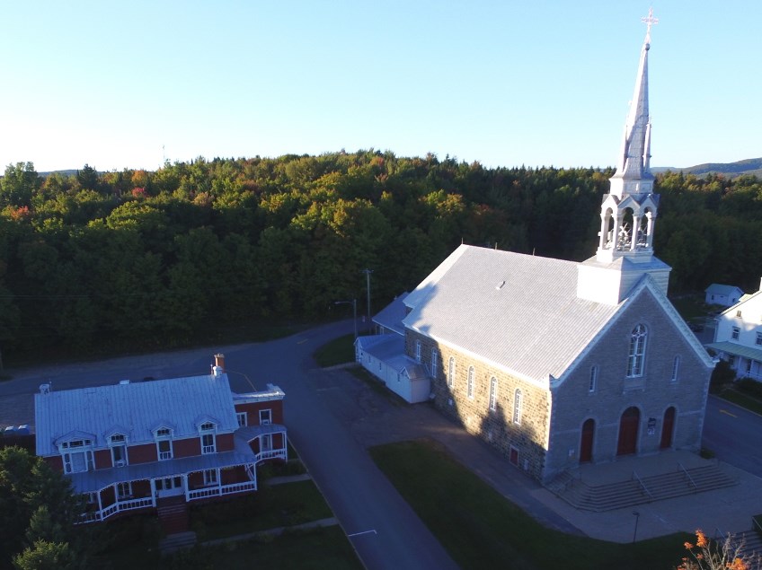 Spectacle solidaire avec le CRAPO "La chorale trad et les urubus" à l'église de Saint-Jean-de-Matha