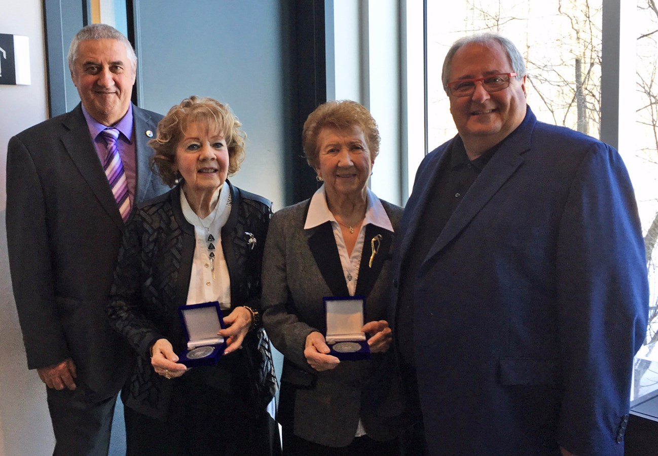 Deux Prairiquoises honorées lors de la cérémonie de remise de médailles du Lieutenant-gouverneur pour les aînés