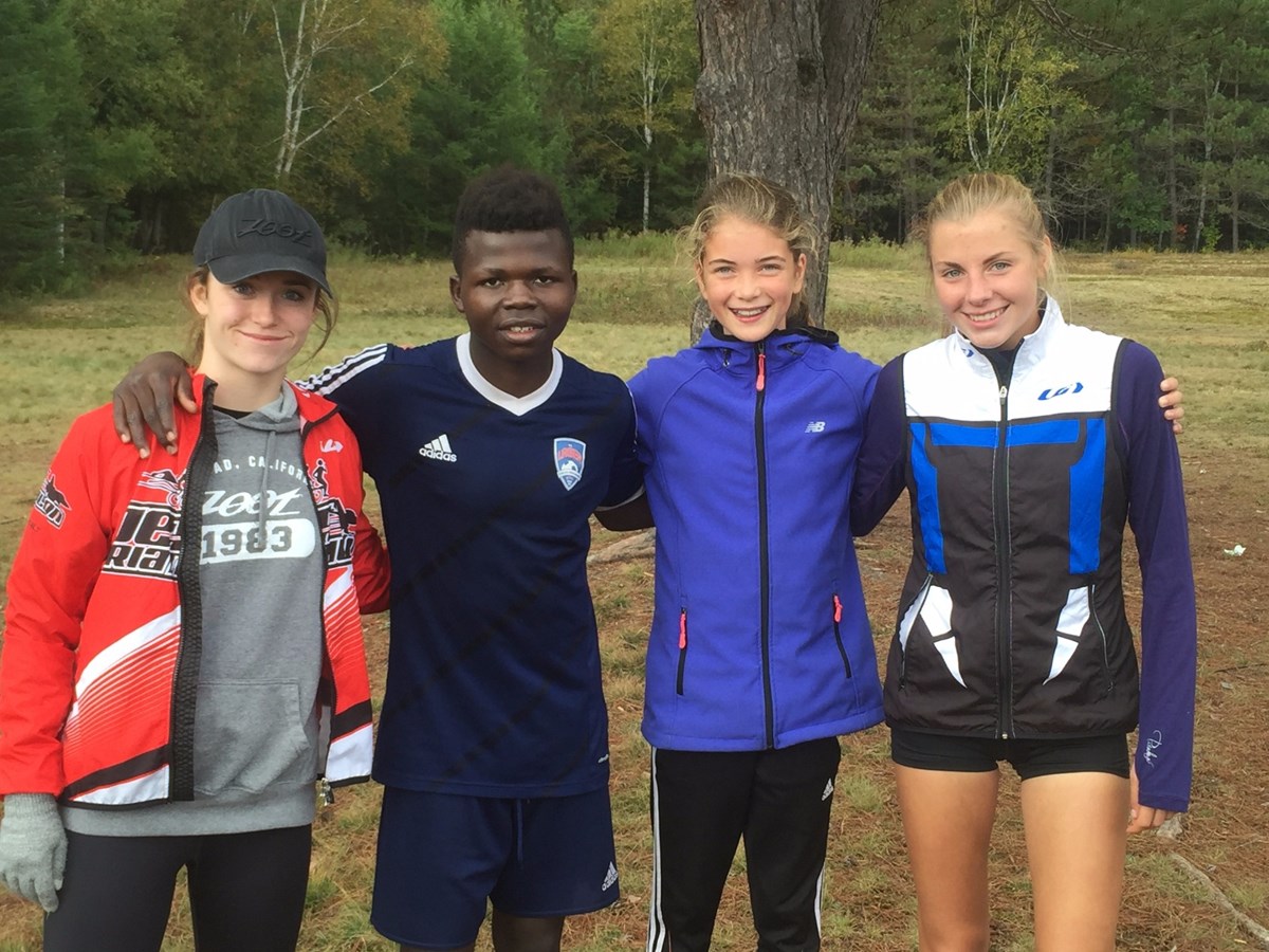 Représentation massive des programmes sport-études triathlon et ski de fond de Thérèse-Martin aux provinciaux scolaires de cross-country