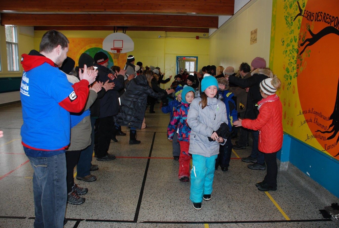 Haie d’honneur organisée à l’école primaire de Saint-Alphonse-Rodriguez