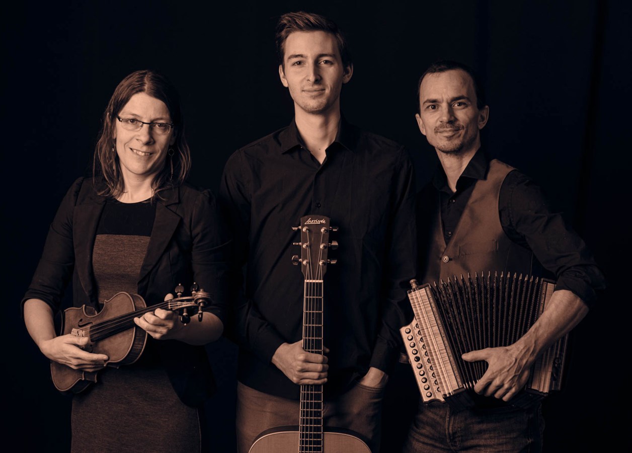 Rhizome sera au CRAPO le vendredi 28 février prochain. Il s’inspire des musiques traditionnelles tout en étant bien ancré dans l’époque actuelle.