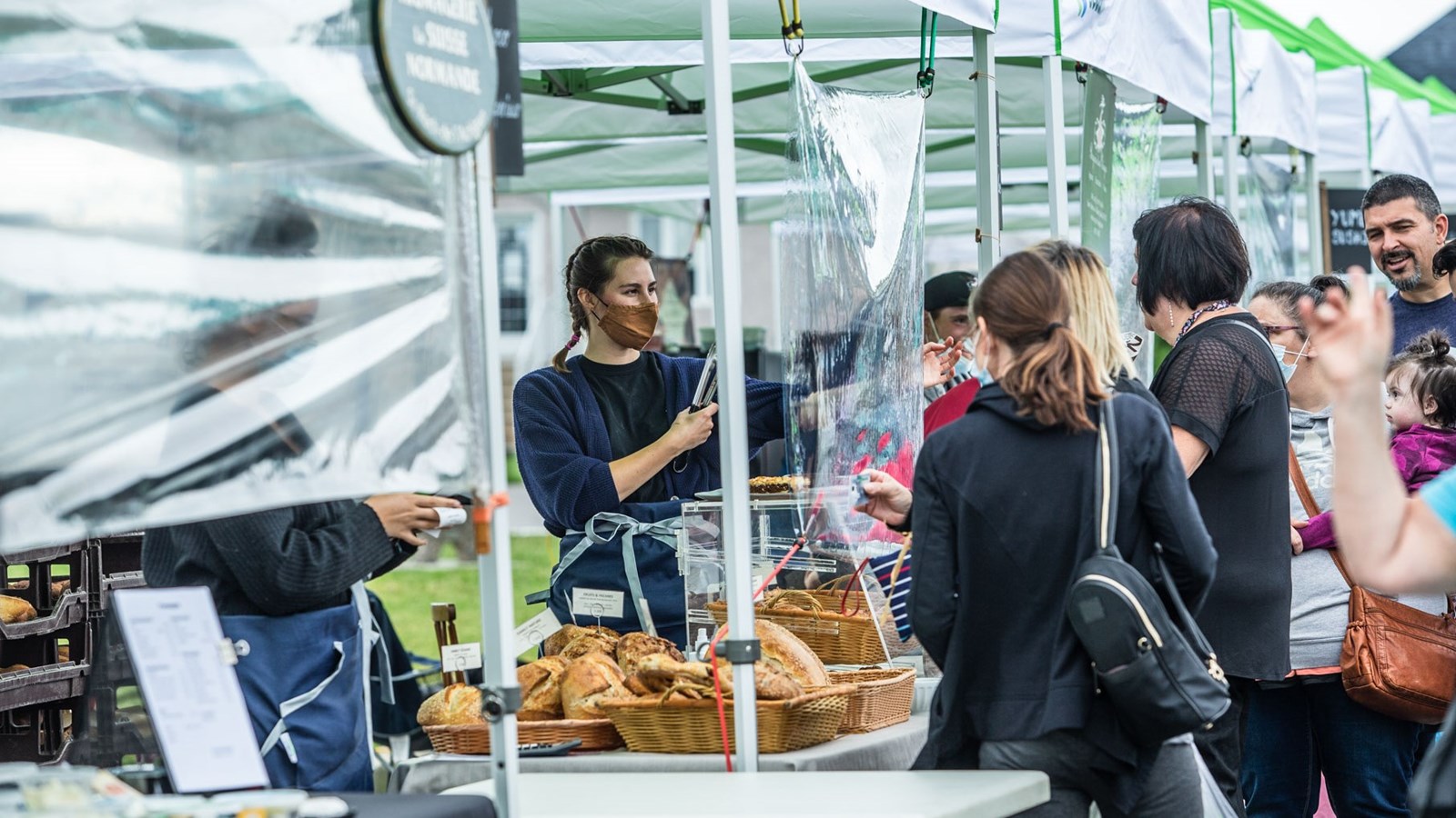 Dévoilement des artistes invités dans trois marchés publics de la région