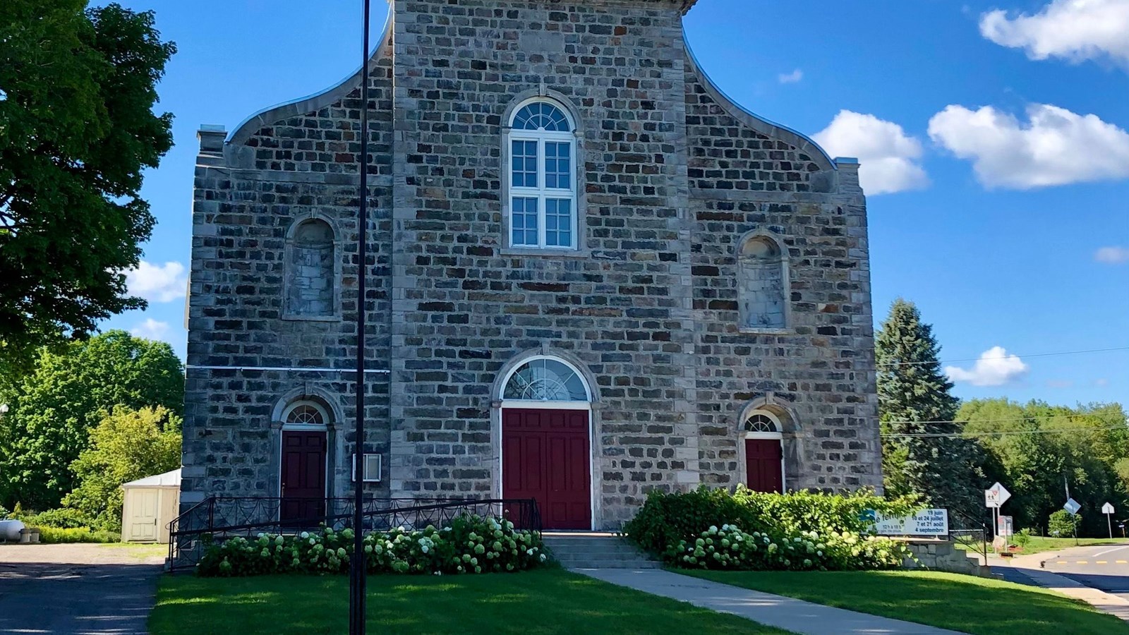 « Poésie à l’ombre du clocher », un événement gratuit et rassembleur bientôt à St-Norbert