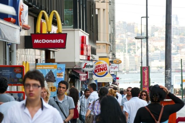 Les municipalités peuvent interdire l’implantation de nouveaux restaurants rapides près des écoles 