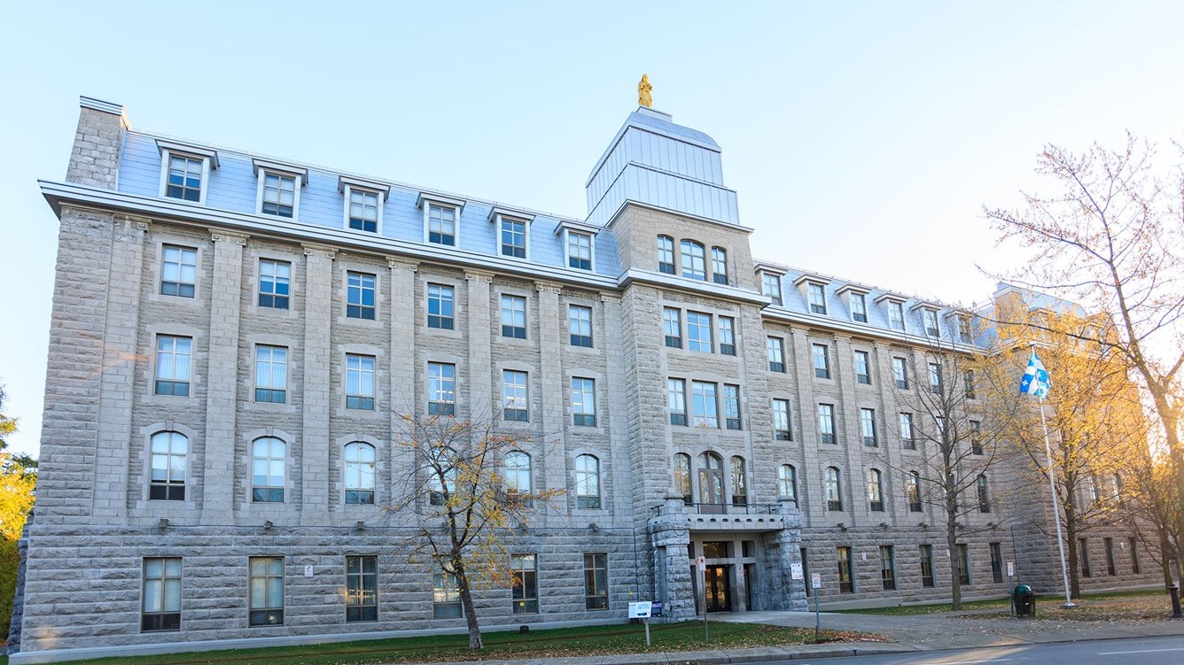 Remise de neuf bourses pour des étudiants du Cégep à Joliette