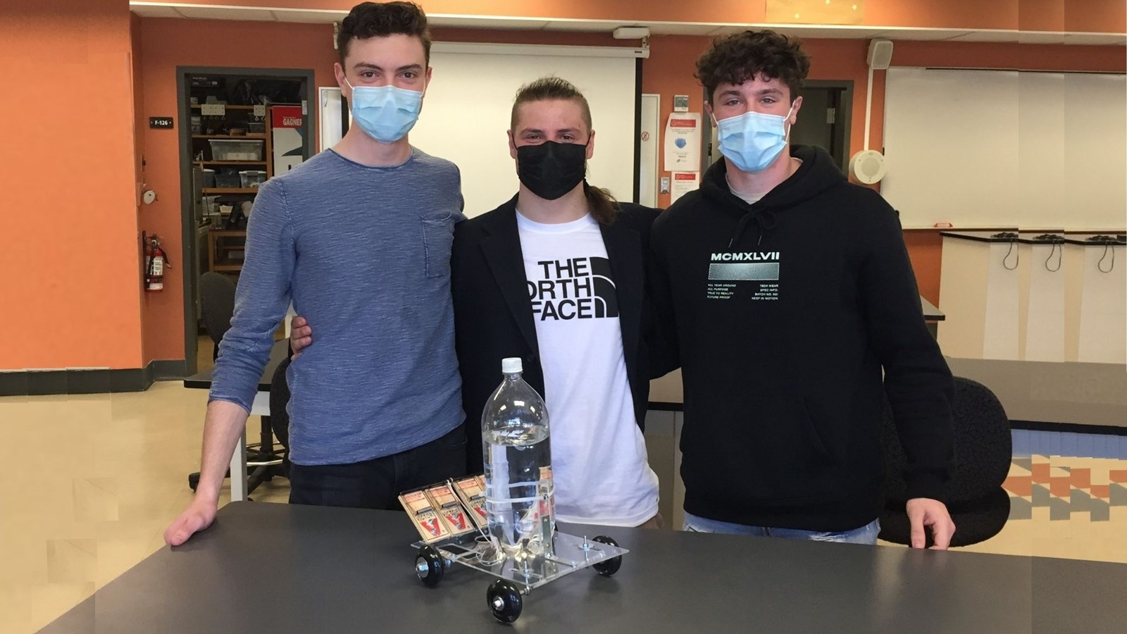 Un engin propulsé par des trappes à souris : défi remporté pour une place en finale