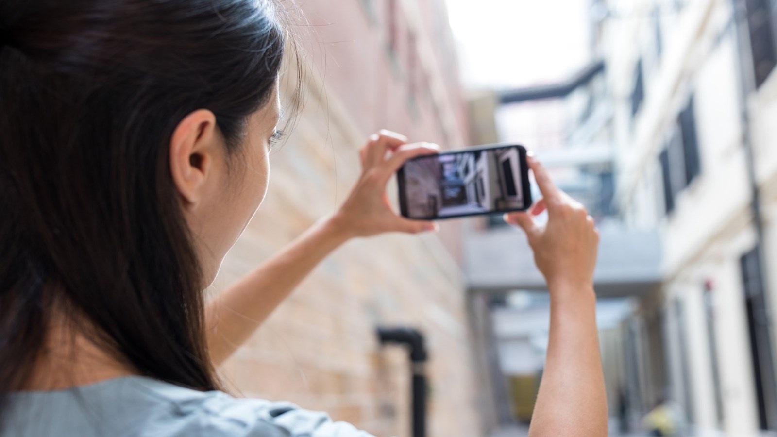 Un atelier sur la photographie d’oeuvres d’art avec un cellulaire