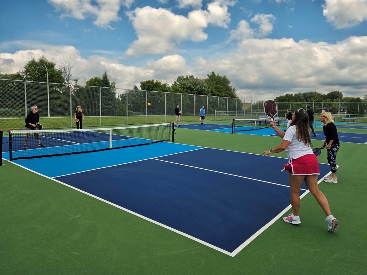 Quatre nouveaux terrains de pickleball et de tennis à Joliette 
