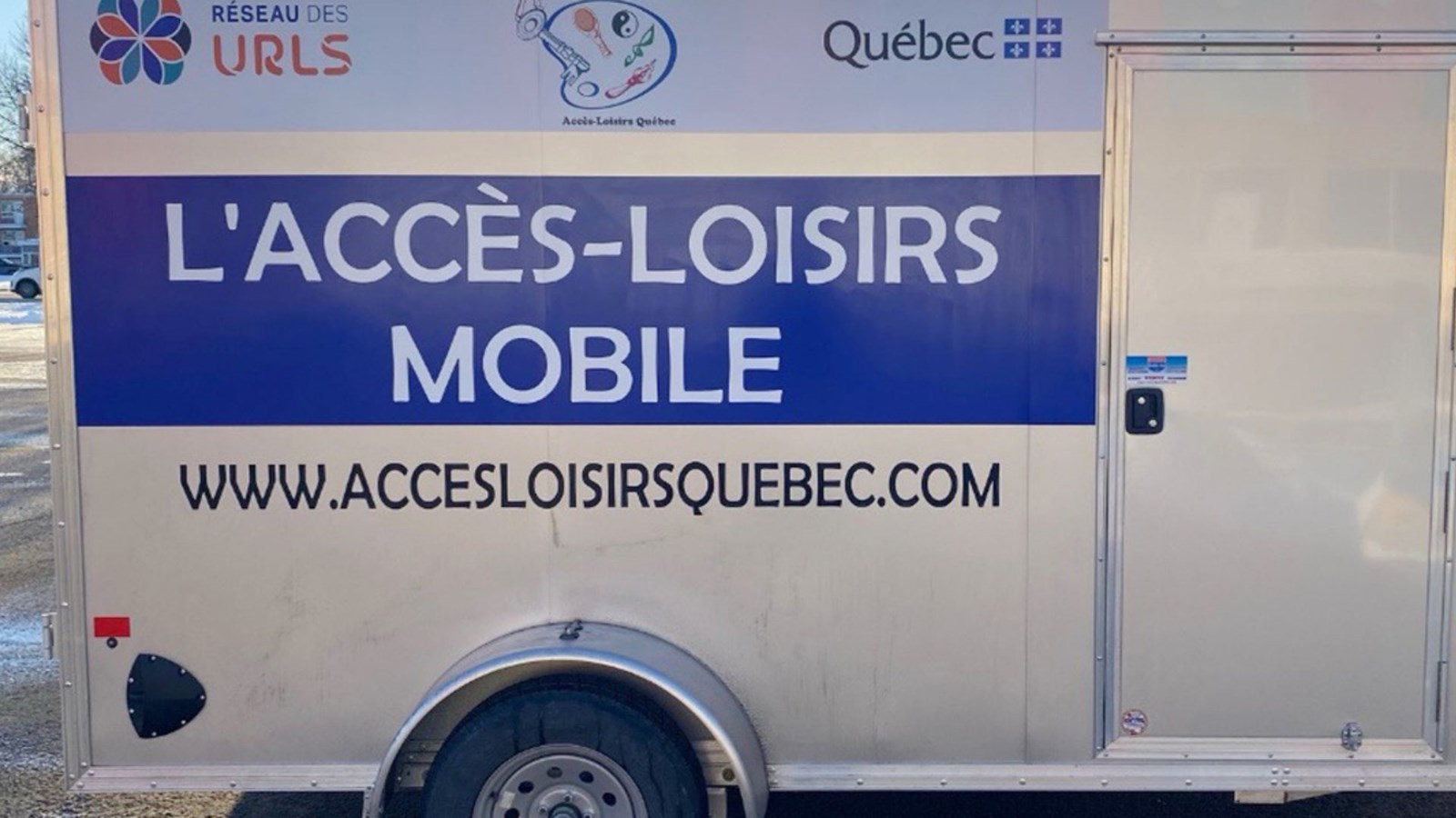 La remorque Accès-Loisirs Mobile permet le prêt gratuit d’équipement à la population.