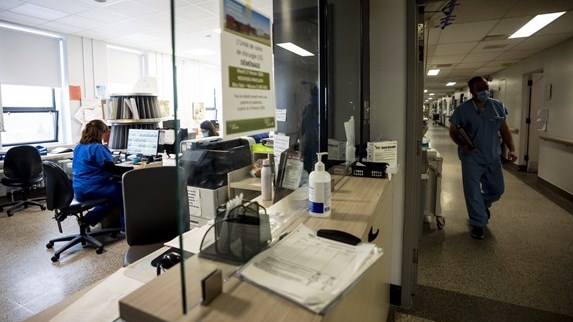 Rapport de la Commissaire: Québec dépense trop en santé et les services diminuent