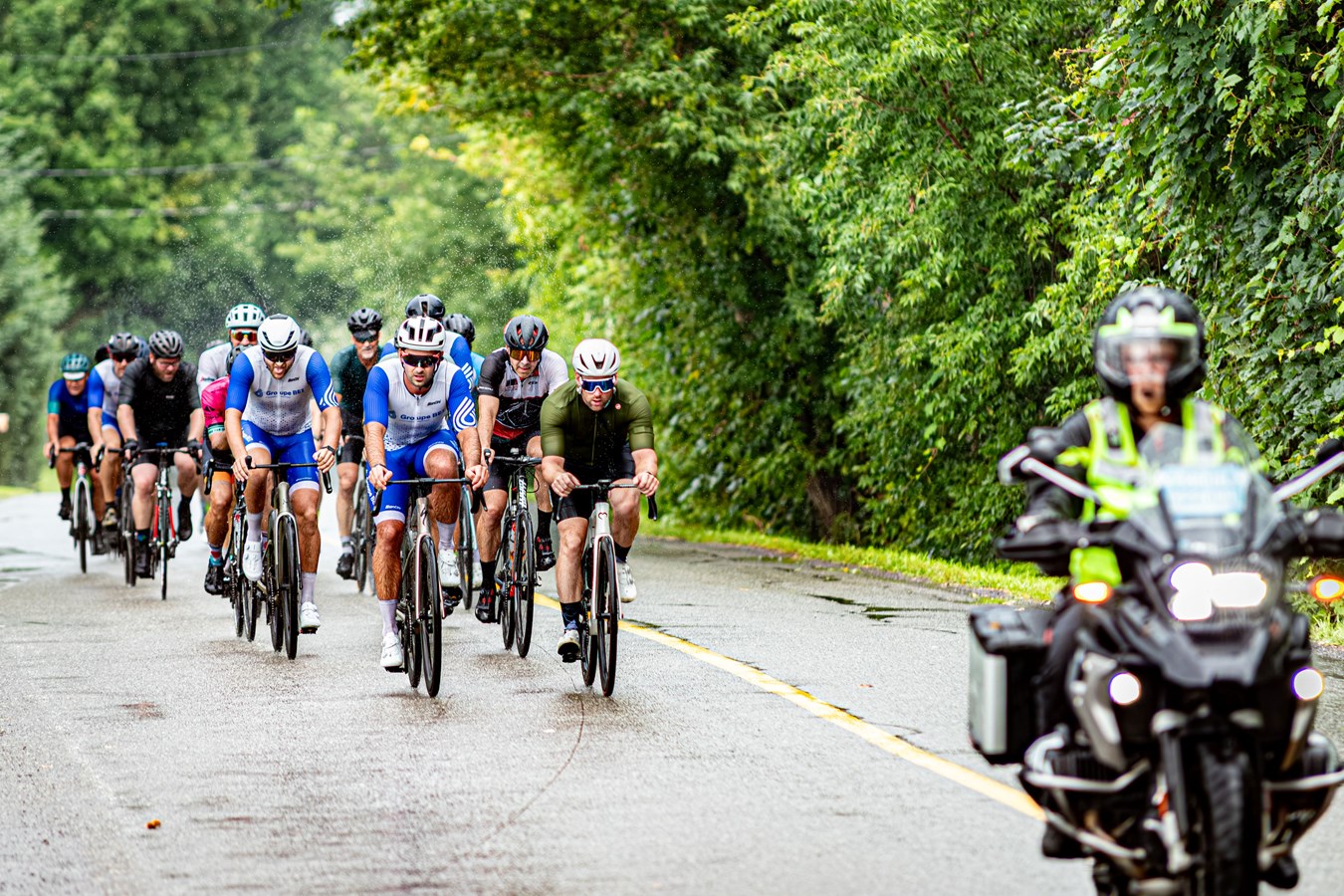 Tous les cyclistes du Défi vélo ont bravé la pluie pour compléter leur défi.