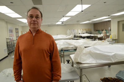 Étudier la vie sur les morts
