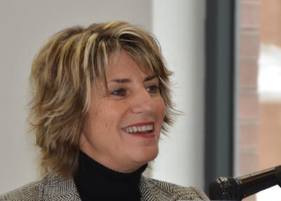 Danielle Saint-Amand présente une pétition pour la refonte des associations étudiantes