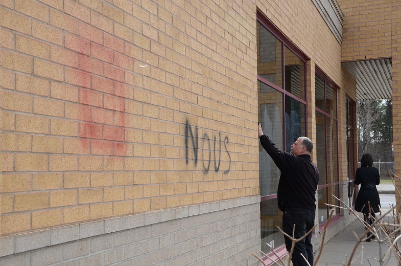 Conflit étudiant : vague de graffitis