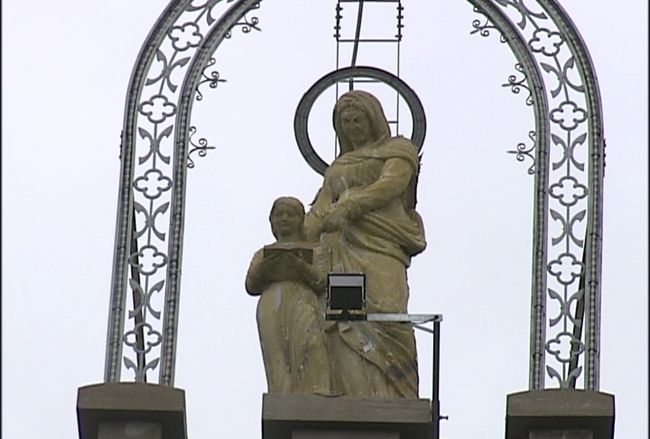La statue de Sainte-Anne de retour