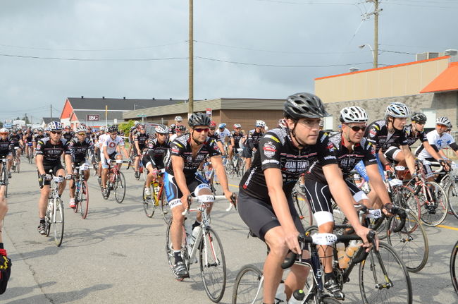 Quelque 2000 cyclistes participent au Granfondo Louis Garneau
