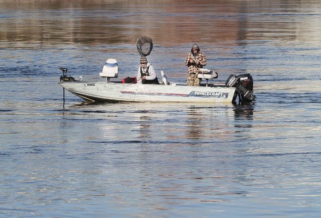 Des pêcheurs contournent le moratoire