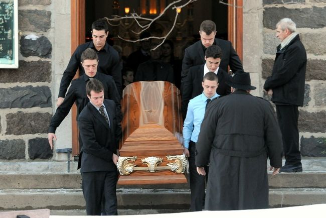 Des centaines de personnes rendent hommage à Pierrik Houle