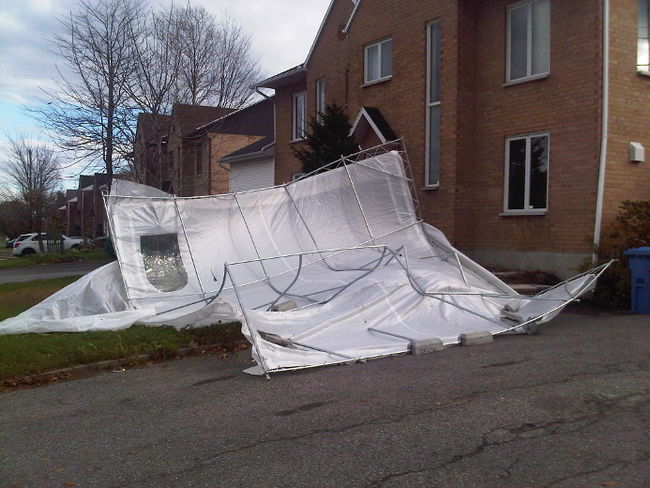 Le vent fait des siennes en Mauricie