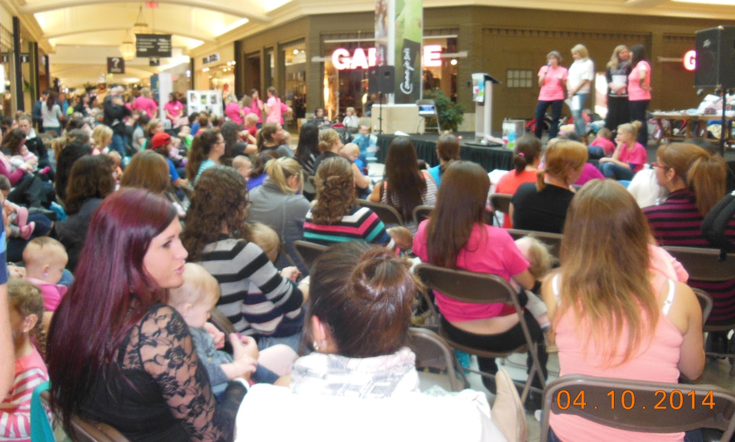 Près de 96 mamans et 103 bébés ont participé à l'activité organisée sur la cour centrale du Centre commercial Les Rivières de Trois-Rivières le samedi 4 octobre
