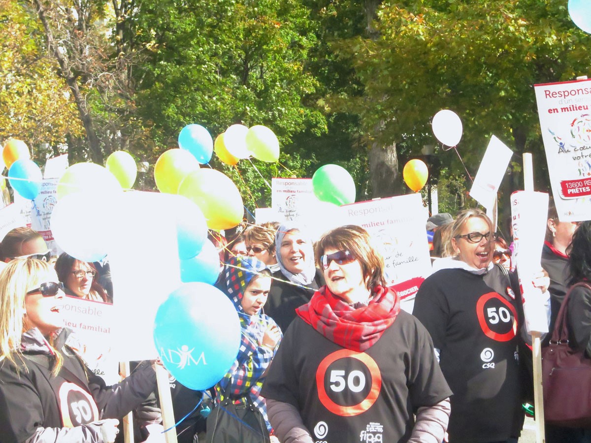 Manifestation des éducatrices en services de garde au centre-ville de Trois-Rivières.