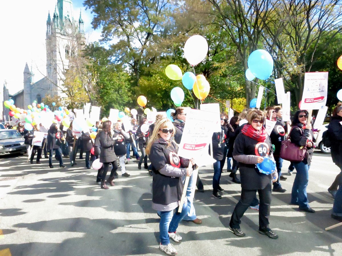 Manifestation des éducatrices en services de garde au centre-ville de Trois-Rivières.