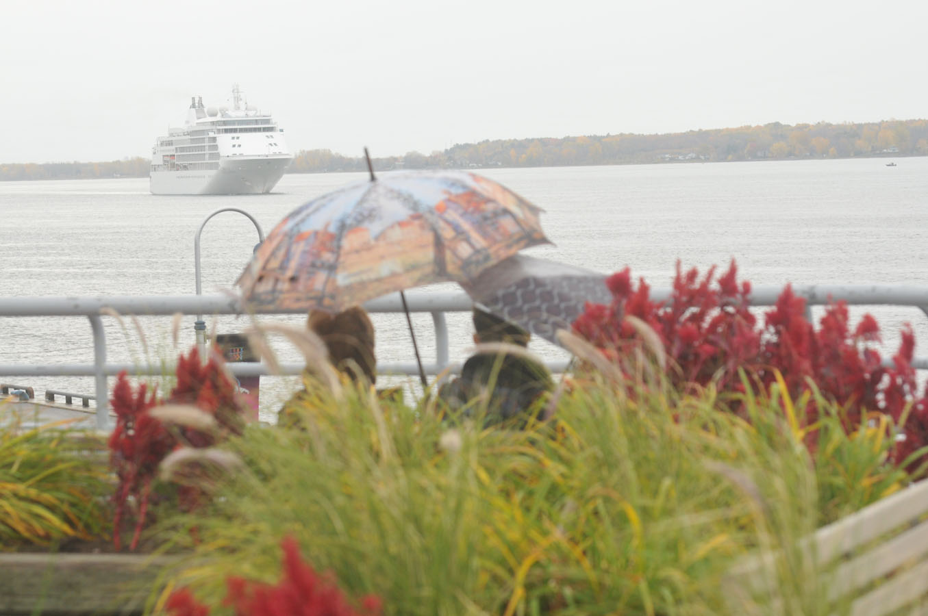 Le Silver Whisper s'amarre au port de Trois-Rivières