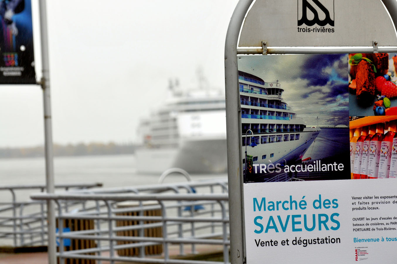 Le Silver Whisper s'amarre au port de Trois-Rivières