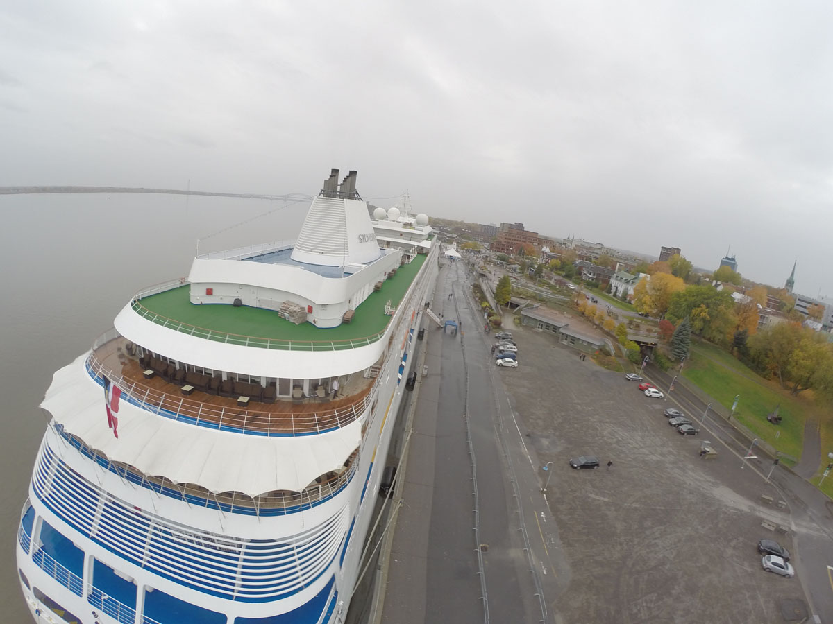 Le Silver Whisper s'amarre au port de Trois-Rivières