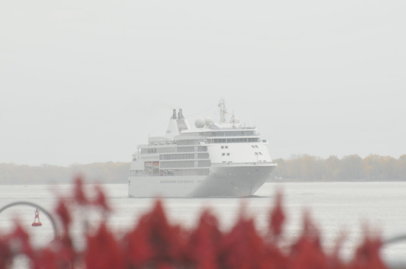 Le Silver Whisper s'amarre au port de Trois-Rivières
