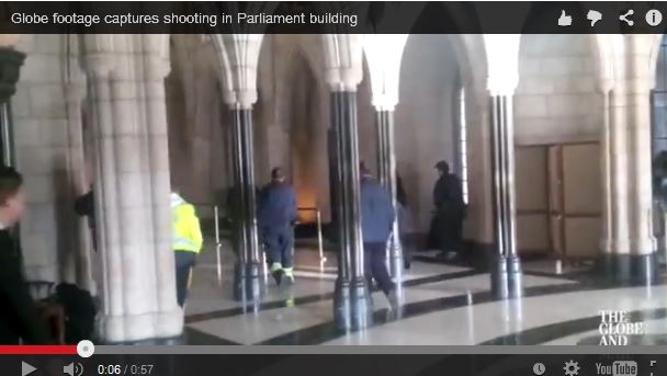 La colline parlementaire d’Ottawa a rapidement été évacuée et la sécurité renforcée à l’Assemblée nationale à Québec.Le premier ministre Stephen Harper est en sécurité.