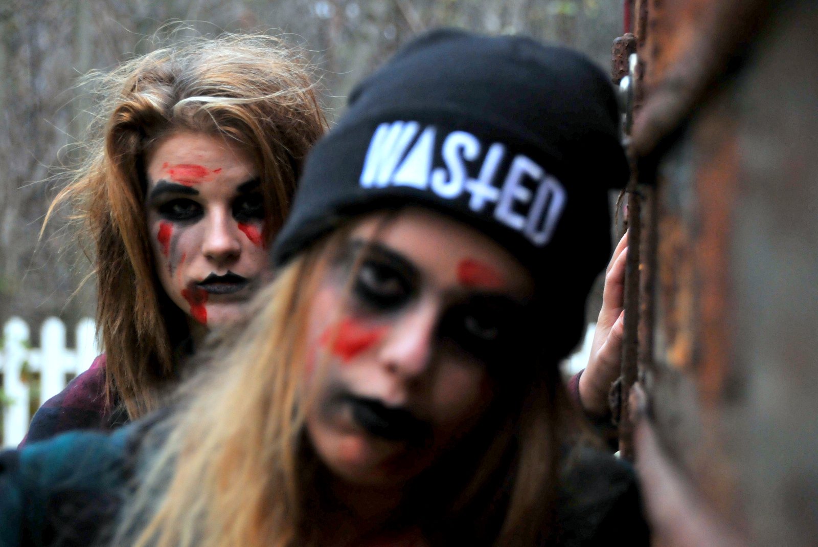 Le maquillage est à l'honneur au Village Québécois d'Antan au cours de l'Halloween.