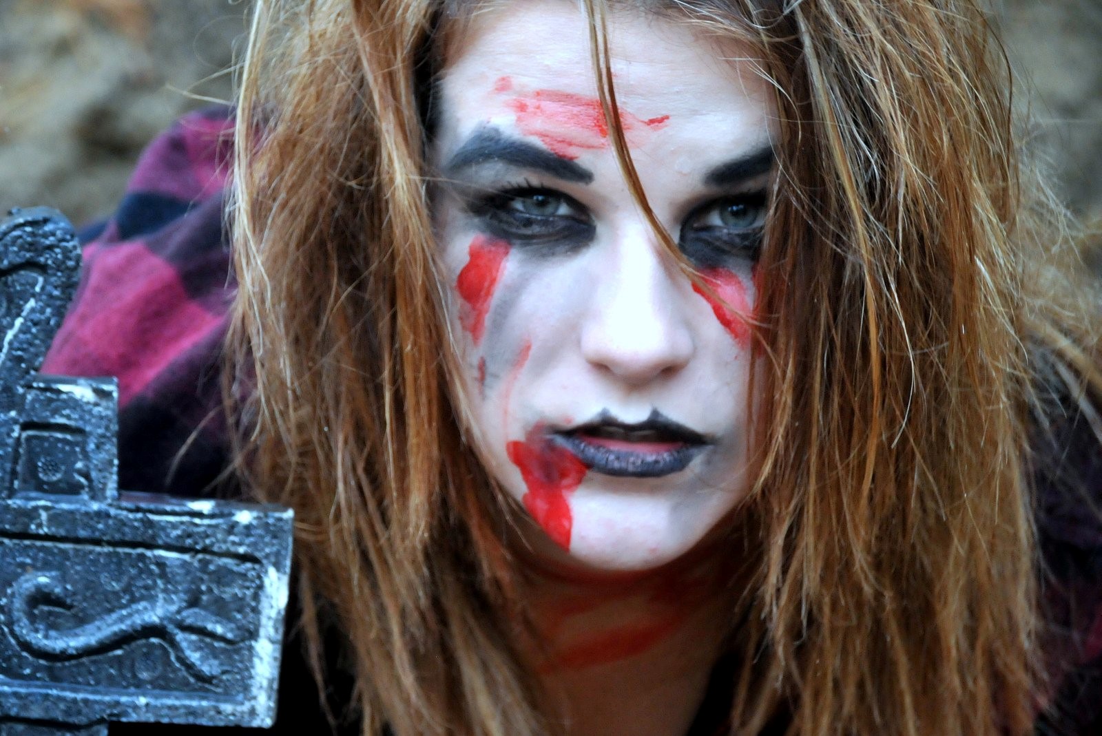 Le maquillage est à l'honneur au Village Québécois d'Antan au cours de l'Halloween.