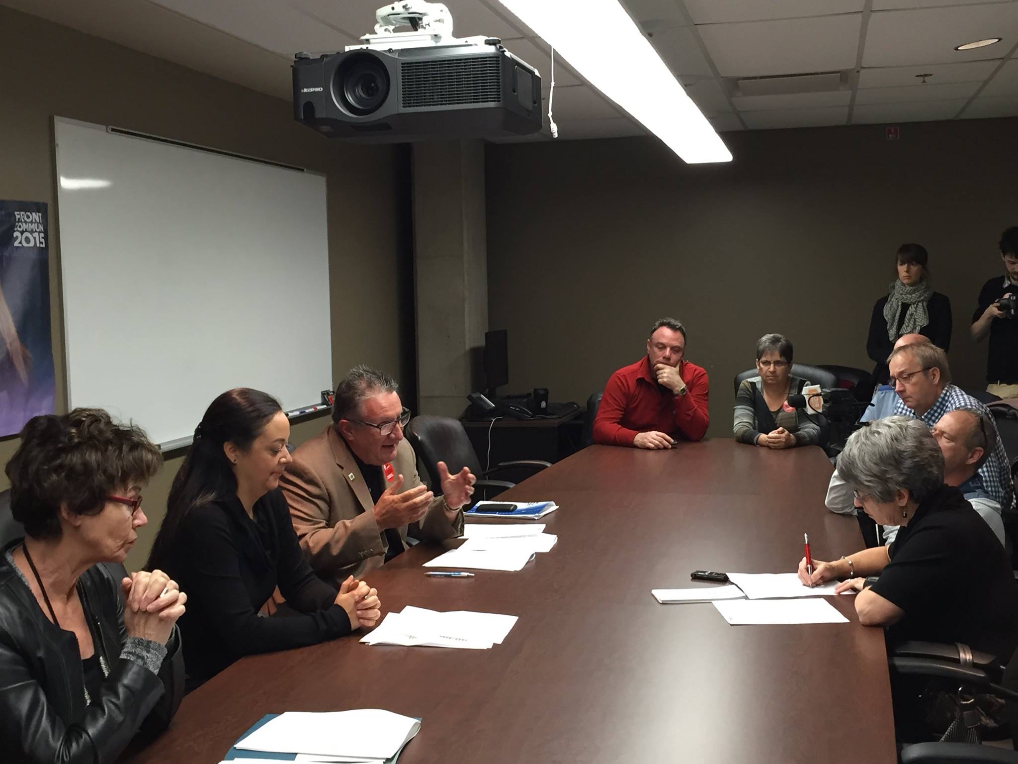 Les porte-parole du Front commun ont fait un point de presse avec les médias à Trois-Rivières et rencontrent les membres du CSSS de Trois-Rivières.