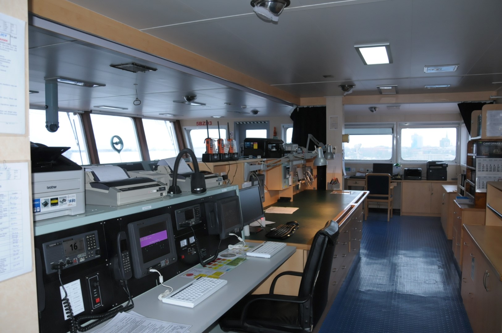 Une vue du poste de pilotage. Le bateau a été mis à l'eau en mai 2014.