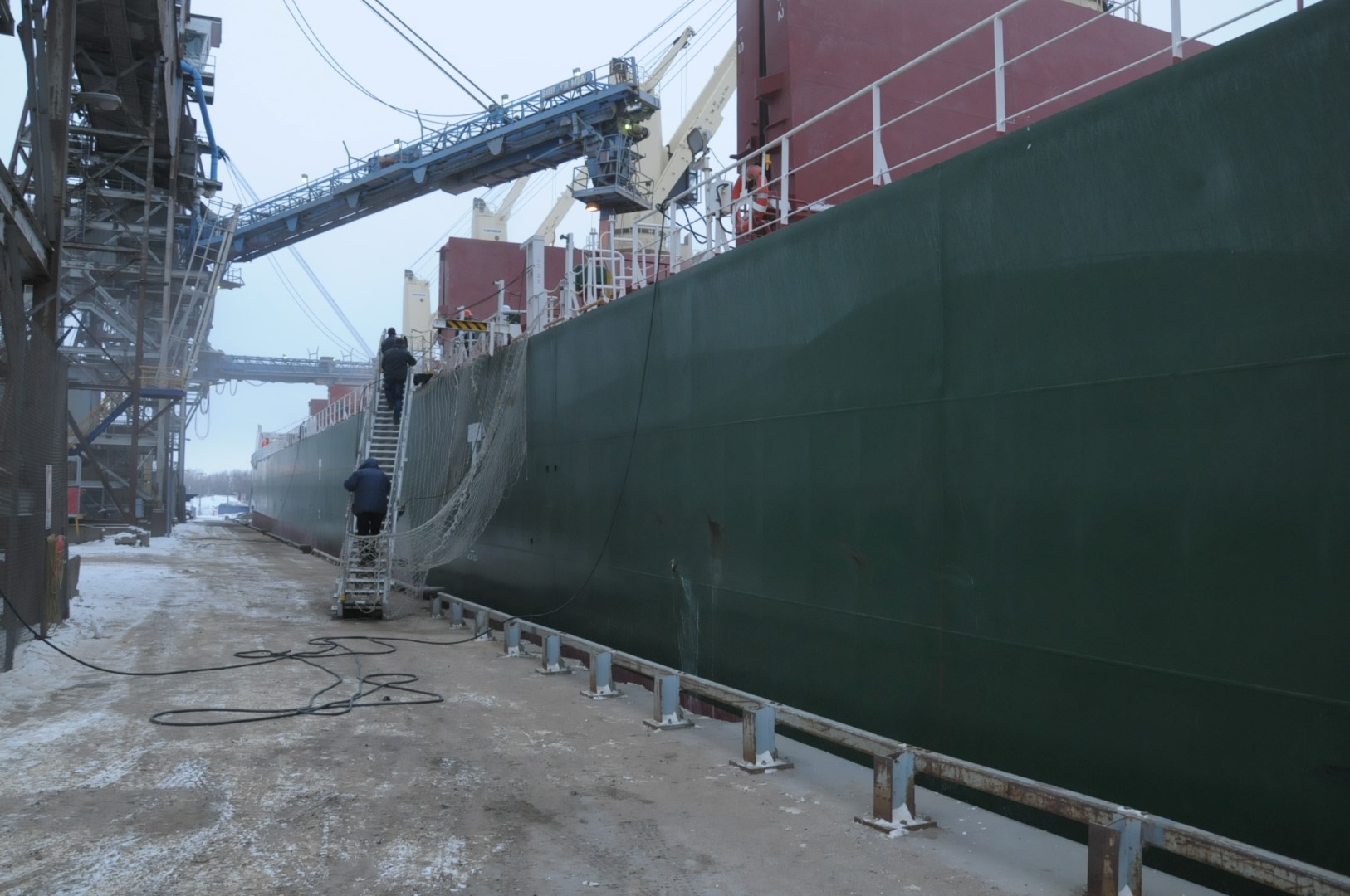 Le bateau a 179,89 mètres de longueur et 30 mètres de largeur avec une capacité de charge de 35 949 tonnes métriques.