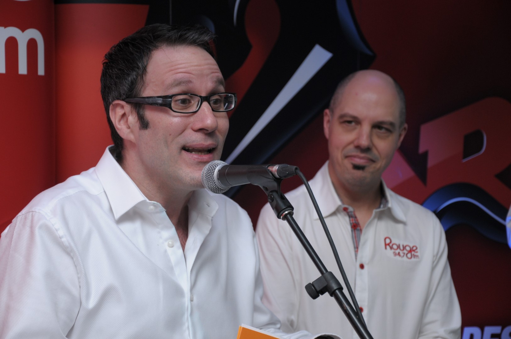 Marc Thibault (à gauche) est le directeur contenu, promotion et marketing, Bell Média pour les stations de la Mauricie et du Centre-du-Québec