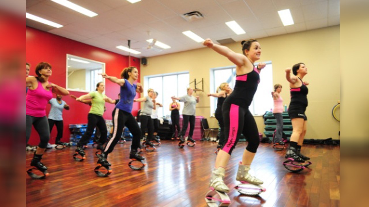 Du 7 et le 17 mai prochain, la population de la Mauricie et du Centre-du-Québec est invitée à découvrir ou de redécouvrir le plaisir de bouger en participant aux activités sportives gratuites organisées dans le cadre de la Journée nationale du sport et de l’activité physique. On aperçoit une activité de kangoo jumps.