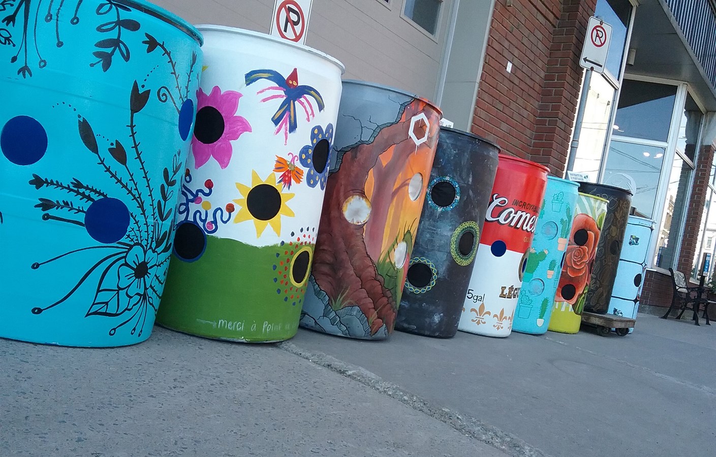 Des barils de légumes sur la rue Notre-Dame Centre!