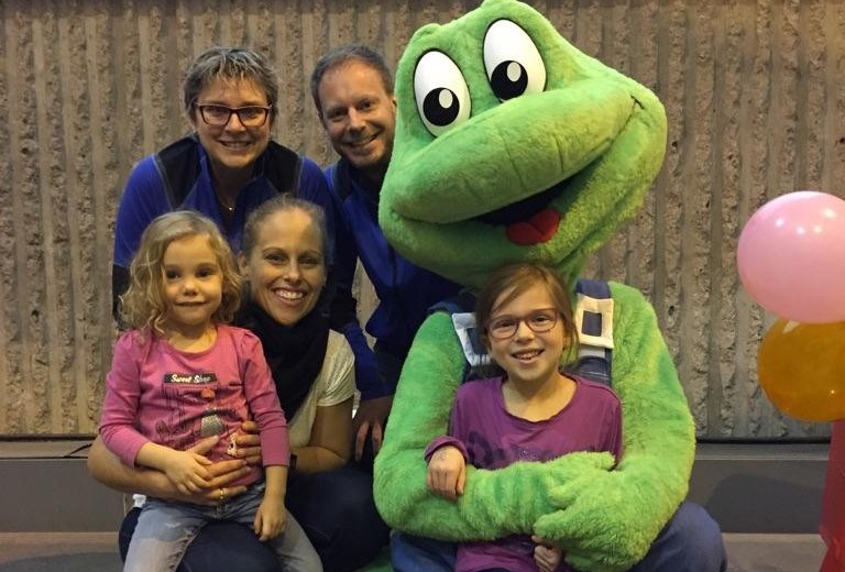 Nancy Mignault, Directrice générale, Michel Cyr président, Caroline Doucet présidente du Club Kiwanis(partenaire de la journée) avec sa fille, Beppo et Lily Désilets.