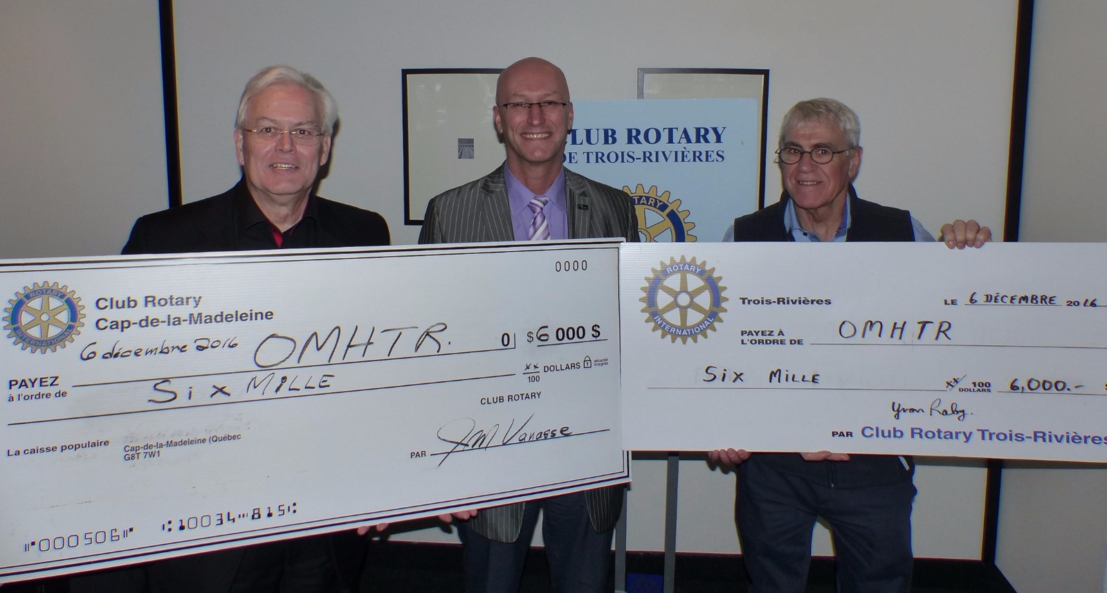 M. Jean-Marc Vanasse, président du Rotary Cap-de-la-Madeleine, M. Marco Bélanger, directeur général de l’OMHTR et M. Yvon Raby, président du Rotary de Trois-Rivières.