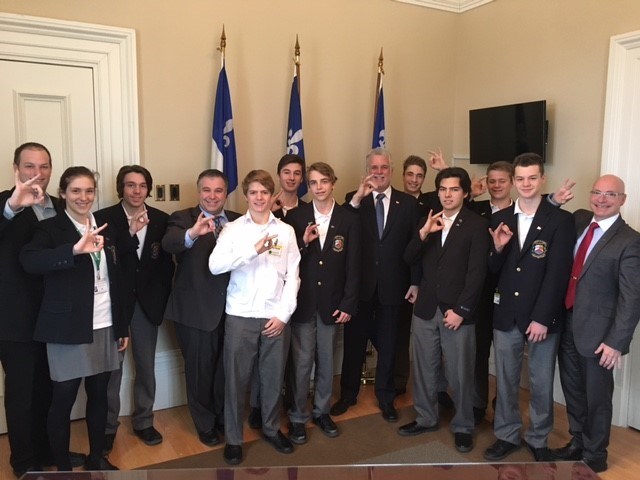 Rencontre avec le Premier ministre et le ministre de l'Éducation pour le Vert et Or du Séminaire Saint-Joseph