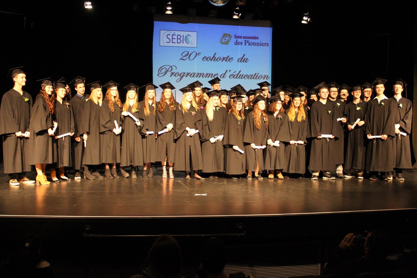 47 élèves reçoivent leur diplôme d’éducation secondaire internationale à l’école secondaire des Pionniers
