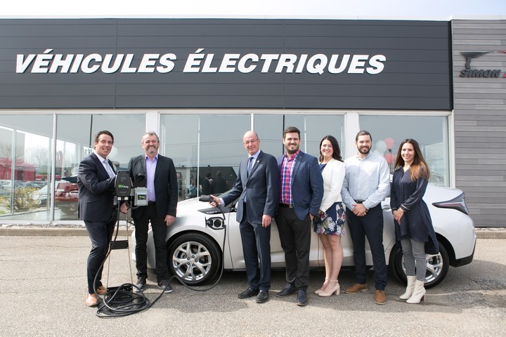 La famille André ouvre une concession de véhicules entièrement électriques à Trois-Rivières
