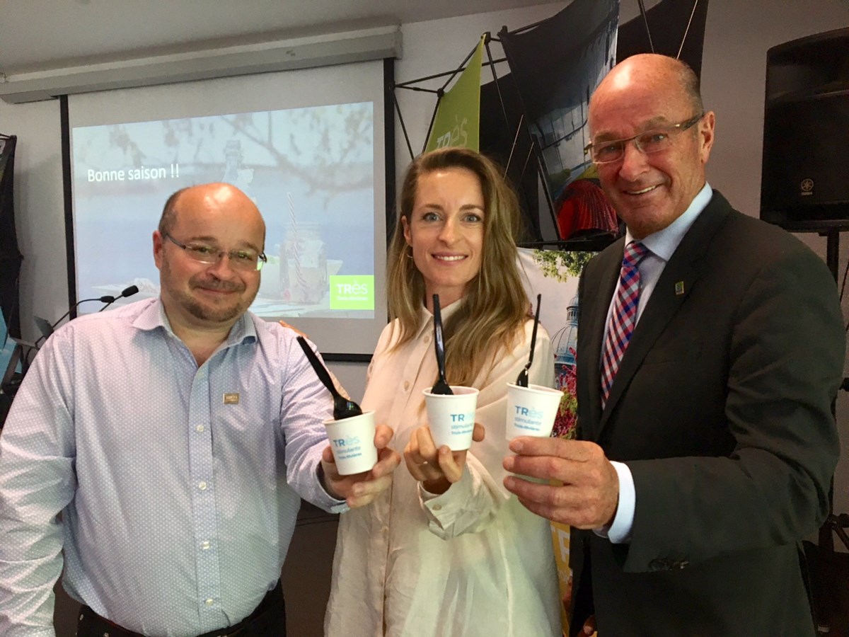 Daniel Rioux, coordonnateur au tourisme, Christine Beaulieu, comédienne québécoise et ambassadrice touristique de Trois-Rivières et le maire de Trois-Rivières, Yves Lévesque