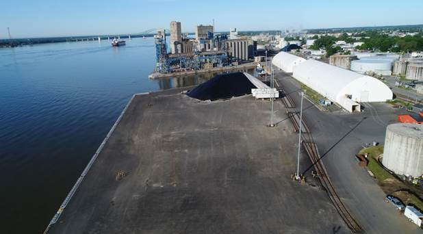 Le Terminal 13 du Port de Trois-Rivières permet à Somavrac d’effectuer l’arrimage de marchandises de tous genres : vrac solide, vrac liquide, cargaisons générales et cargaisons liées à des projets.