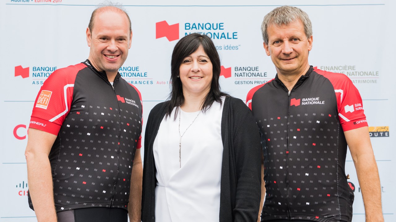 De gauche à droite, le vice-président centre conseil ressources humaines de la Banque Nationale, Danny Déry, la directrice générale de l'organisme Grands frères grandes soeurs de Trois-Rivières, Annie Lamothe, et le premier vice-président à la direction technologie de l'information de la Banque Nationale et président d'honneur de l'événement, Dominique Fagnoule.