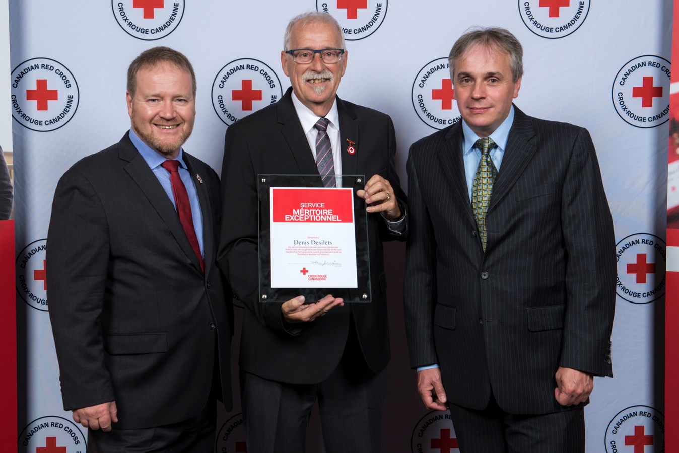 Pascal Mathieu, vice-président de la Croix-Rouge au Québec, et Denis Desilets, bénévole Croix-Rouge à Trois-Rivières et Marco et Marco Gagnon du Comité consultatif de la Croix-Rouge au Québec.