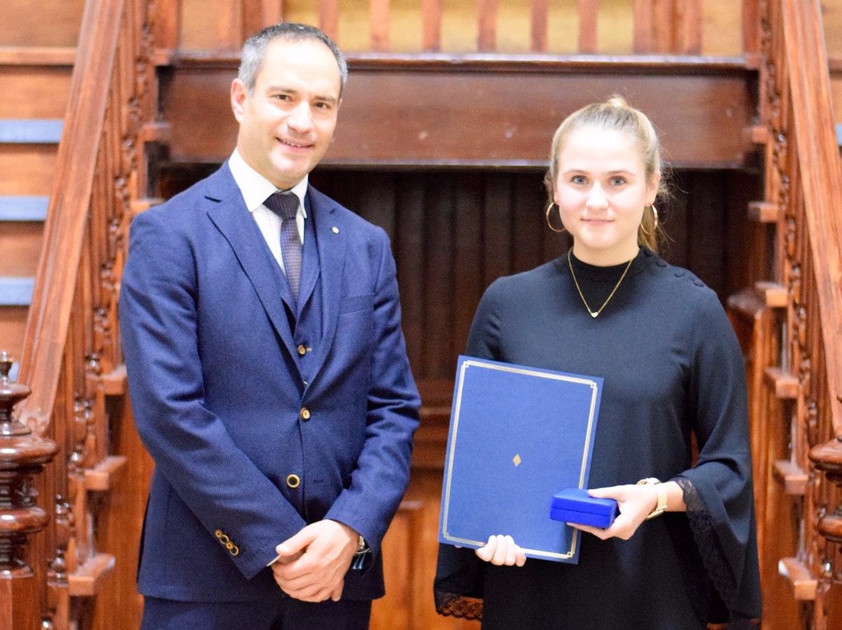 La Médaille académique du gouverneur général du Canada pour une finissante du Collège Marie-de-l’Incarnation